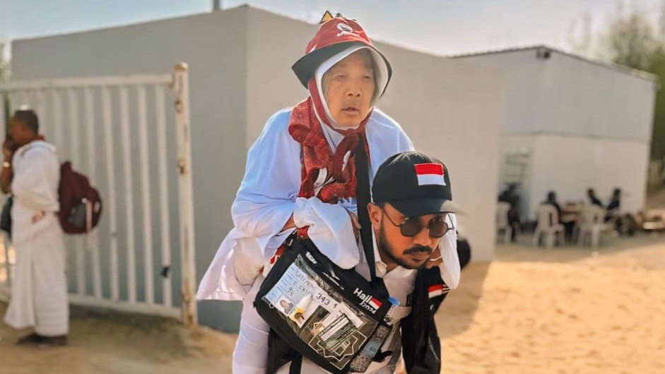 Petugas Haji Melayani Tamu Allah dengan Hati dan Dedikasi IMG-20240615-WA0095.jpg