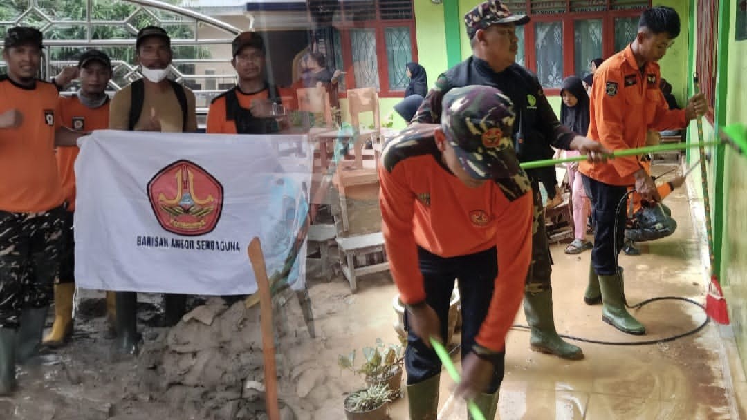 Tak Hanya Salurkan Bantuan, Banser Bersih-Bersih Sekolah dan Rumah Ibadah